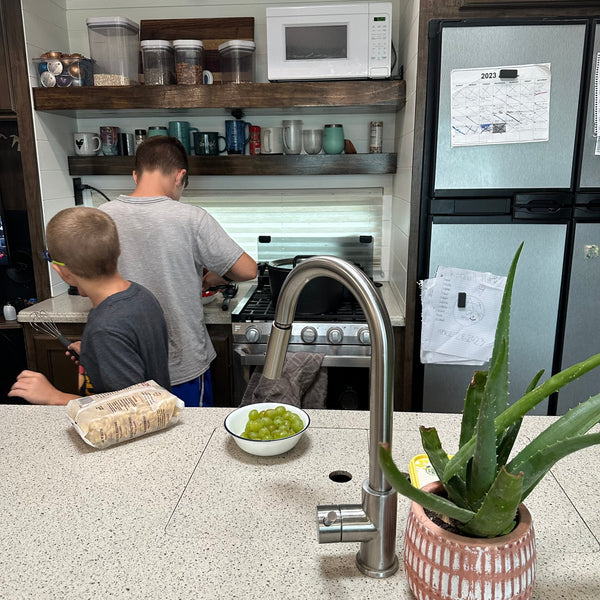 Organizing RV Kitchen : Tips and Tricks for Tidy Space - b.e.happe